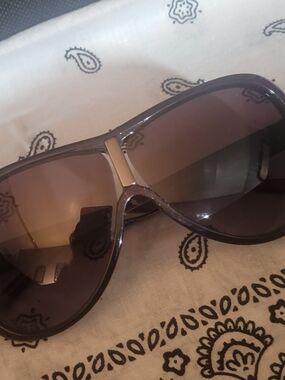 Burbery  Aviator Sunglasses with Gold Bridge